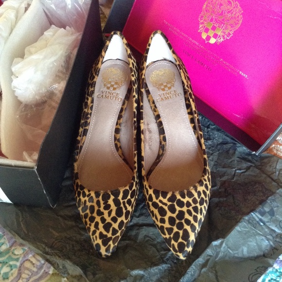 NWOT/ VINCE CAMUTO Spotted Brown Cheetah Pony💛 - Picture 1 of 6